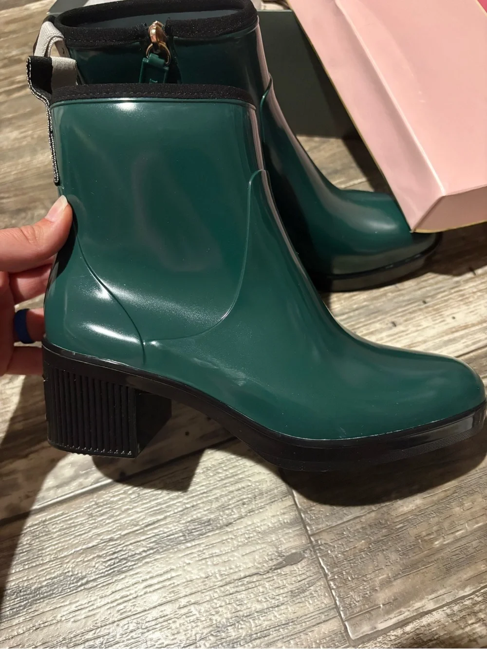 Kate Spade New York Puddle Vinyl Zip Rain Booties